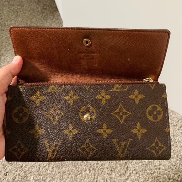 Louis Vuitton - Picture 2 of 7